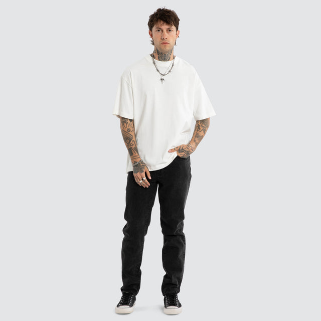 Model wears K3 Slim Jean Jet Black Pants Black – image 5