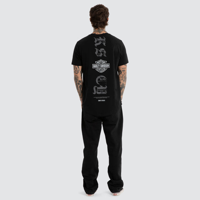 Model wears Carve Dual Curved Tee Jet Black T-Shirts Black – image 4