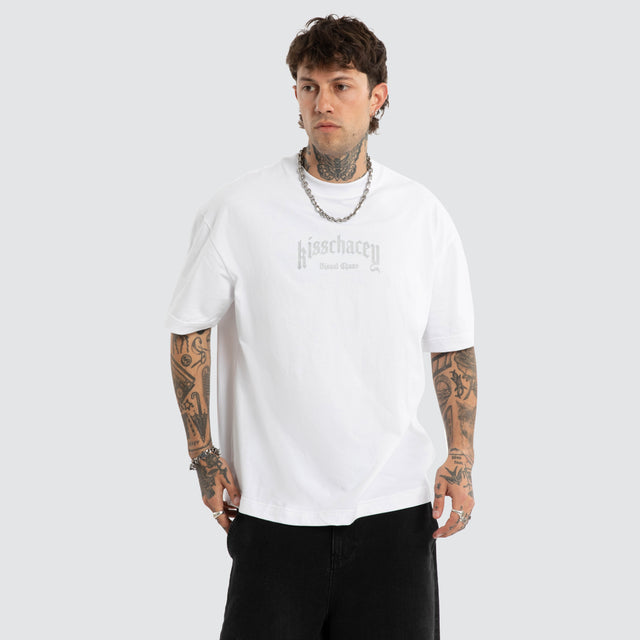 Model wears Obliteration Street Tee Optical White T-Shirts White – image 1