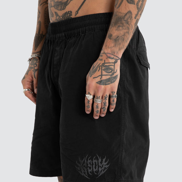 Model wears Mosh Baggy Short 2.0 Jet Black Shorts Black – image 6