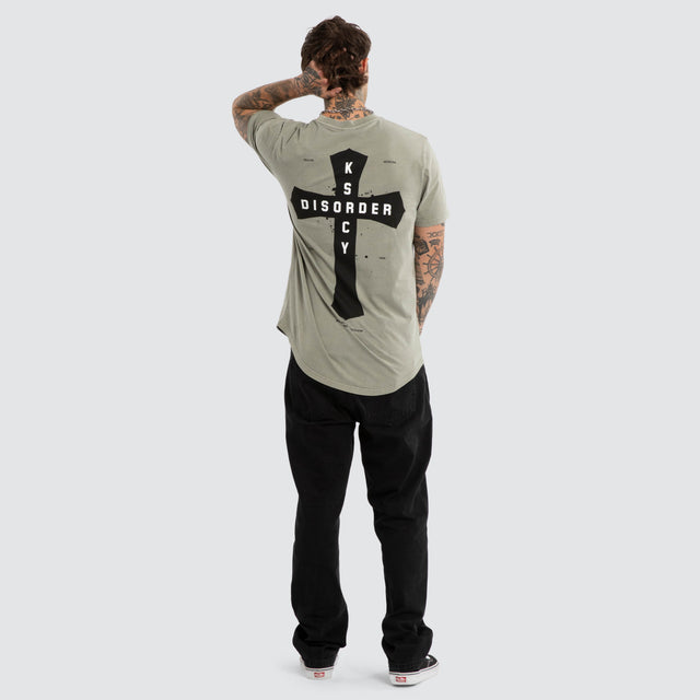 Model wears Hyped Dual Curve Tee Pigment Shadow T-Shirts Grey – image 5