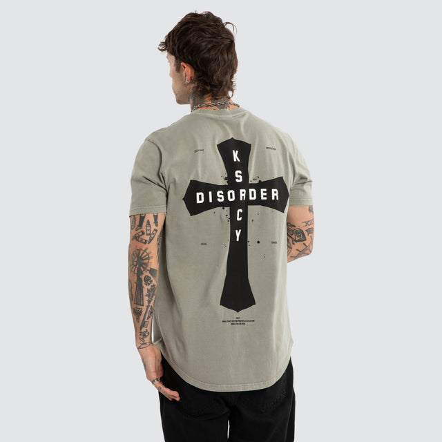 Model wears Hyped Dual Curve Tee Pigment Shadow T-Shirts Grey – image 3
