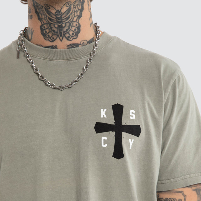 Model wears Hyped Dual Curve Tee Pigment Shadow T-Shirts Grey – image 6