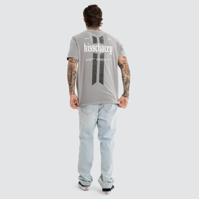 Model wears Ravage Standard Tee Pigment Alloy T-Shirts Grey – image 5