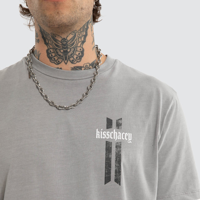Model wears Ravage Standard Tee Pigment Alloy T-Shirts Grey – image 6