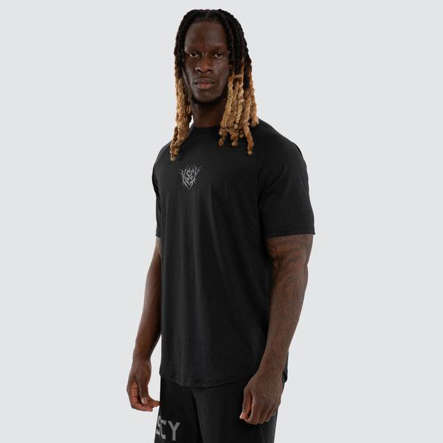 Model wears Fuel Training Raglan Tee Anthracite Black T-Shirts Black – image 3