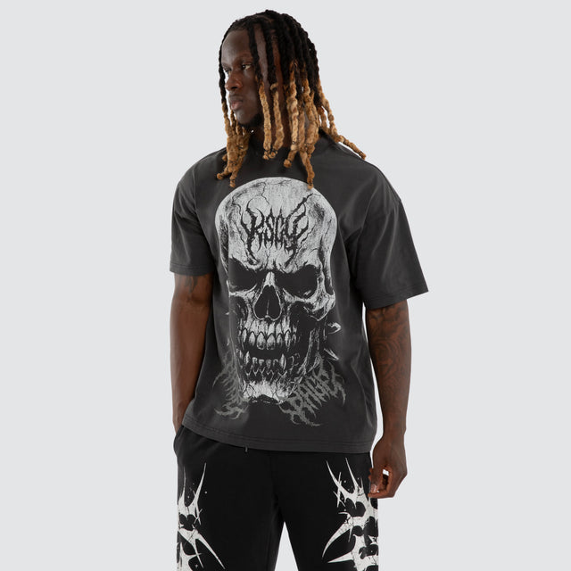 Model wears Creeper Pump Cover Raptor Tee Pigment Black T-Shirts Black – image 1