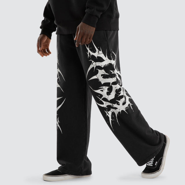 Model wears Chaotic Baggy Trackpant Black Trackpants Black – image 1