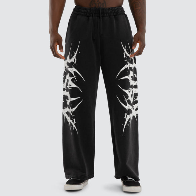 Model wears Chaotic Baggy Trackpant Black Trackpants Black – image 4