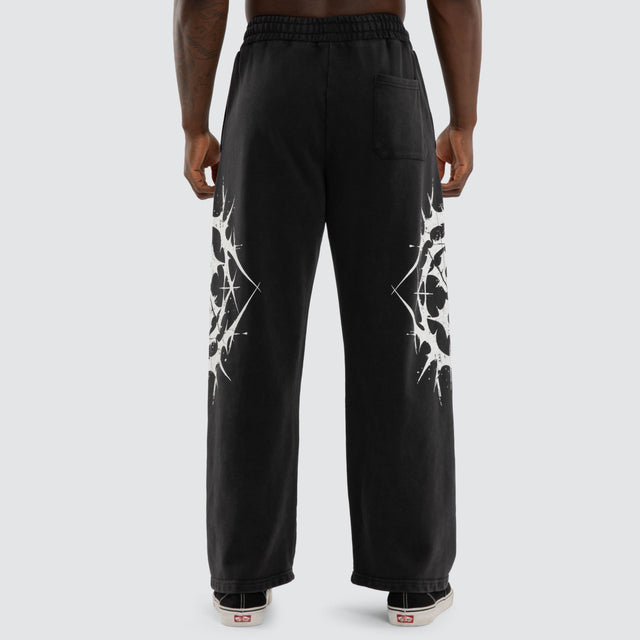 Model wears Chaotic Baggy Trackpant Black Trackpants Black – image 3