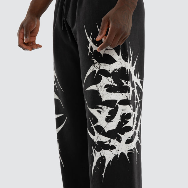 Model wears Chaotic Baggy Trackpant Black Trackpants Black – image 5