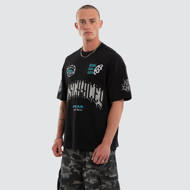 Model wears Eternity Loopback Street Tee Anthracite Black T-Shirts Black – image 3