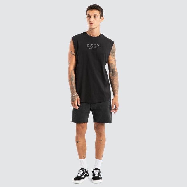 Model wears Visualise Dual Curved Muscle Jet Black Muscle Tees Black – image 2