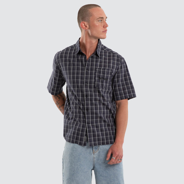 Model wears Forward Skate Short Sleeve Shirt Graphite Check Short Sleeve Shirts Grey – image 1