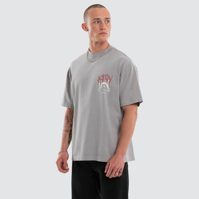 Model wears Endless Street Tee Pigment Silver Sconce T-Shirts Grey – image 3