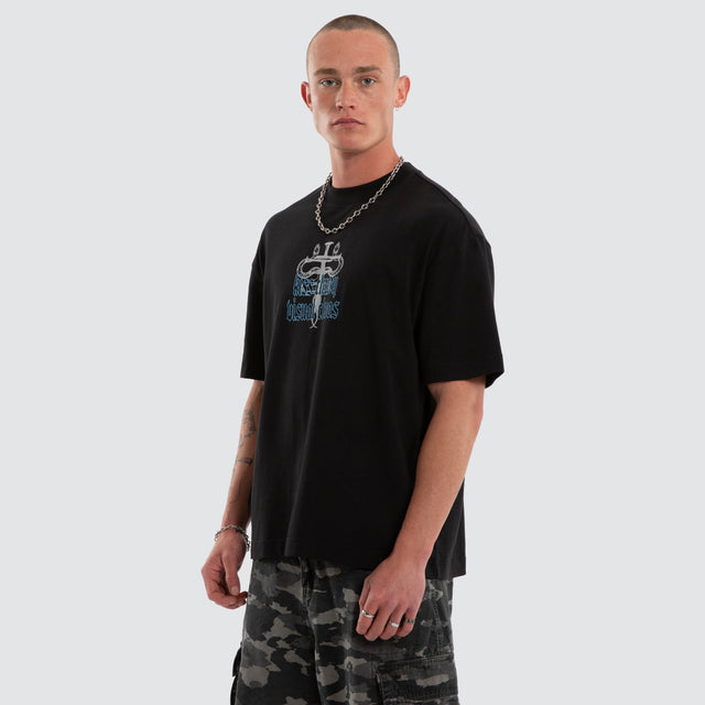 Model wears Pray Soul Street Tee Jet Black T-Shirts Black – image 3