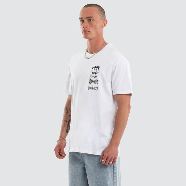 Model wears Frontier Relaxed Tee White T-Shirts White – image 5