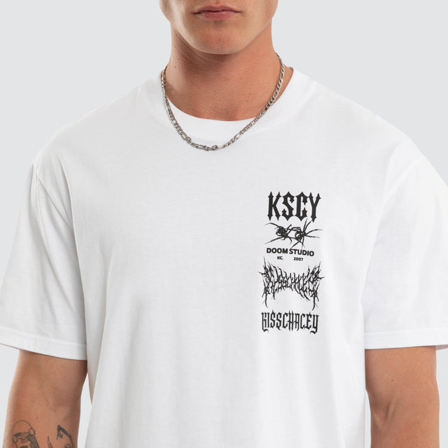 Model wears Frontier Relaxed Tee White T-Shirts White – image 4