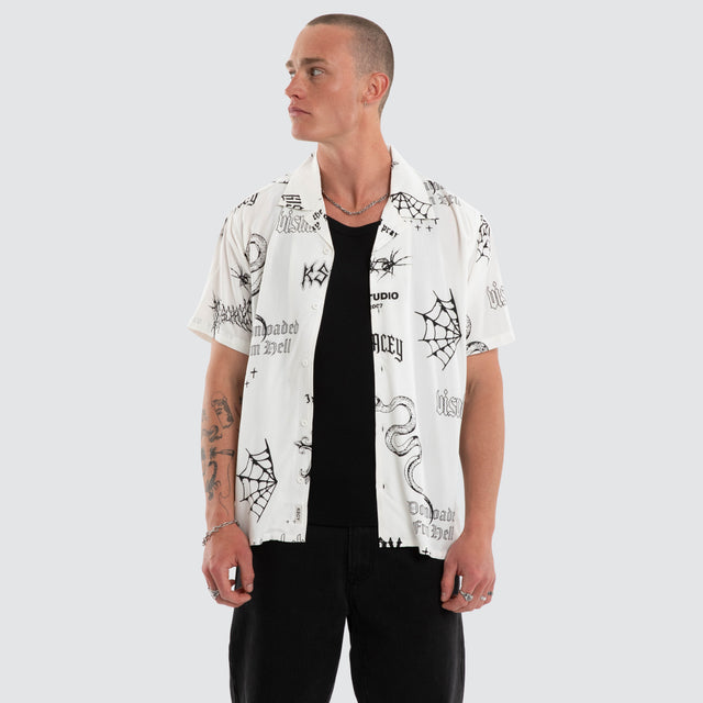 Model wears Coffin Relaxed SS Shirt White Print Short Sleeve Shirts White – image 1