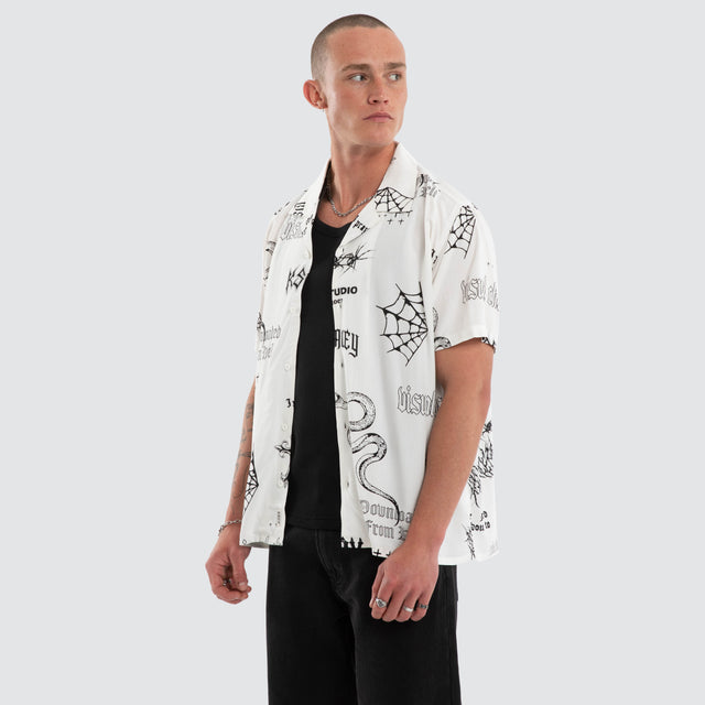 Model wears Coffin Relaxed SS Shirt White Print Short Sleeve Shirts White – image 3