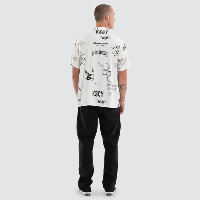 Model wears Coffin Relaxed SS Shirt White Print Short Sleeve Shirts White – image 2