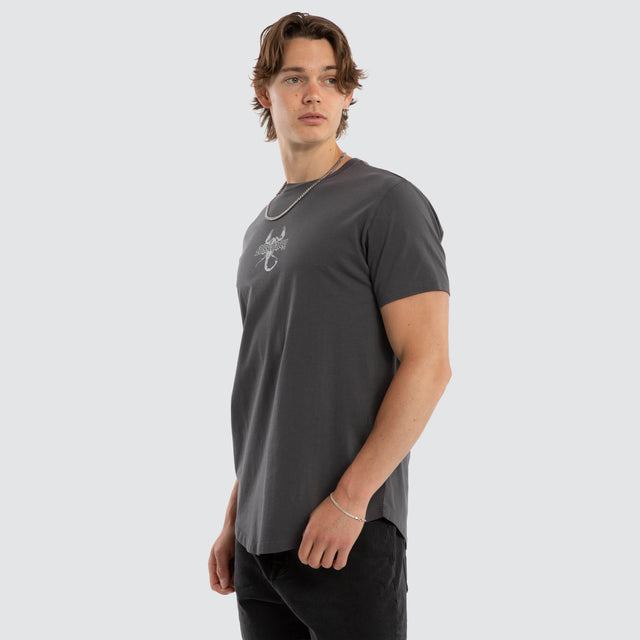 Model wears Arizona Dual Curved Tee Pigment Asphalt T-Shirts Grey – image 4