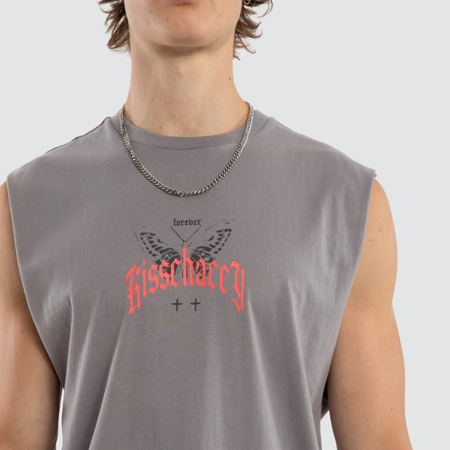 Model wears Tether Dual Curved Muscle Sky Rocket Muscle Tees Grey – image 4