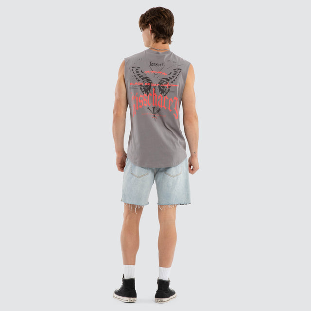 Model wears Tether Dual Curved Muscle Sky Rocket Muscle Tees Grey – image 5