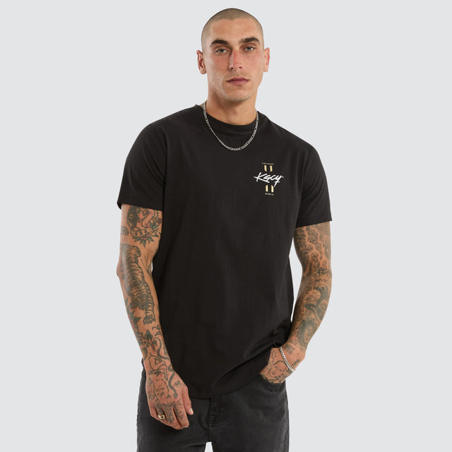 Model wears Stride Dual Curved Tee Jet Black T-Shirts Black – image 1