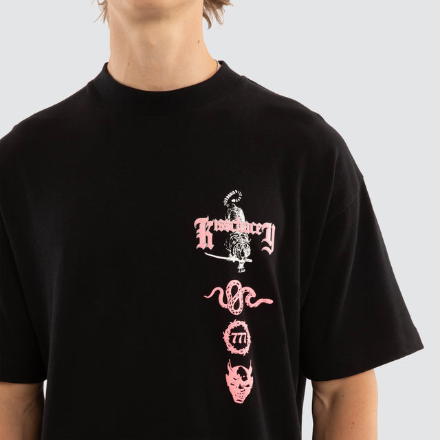 Model wears Zion Street Tee Jet Black T-Shirts Black – image 4