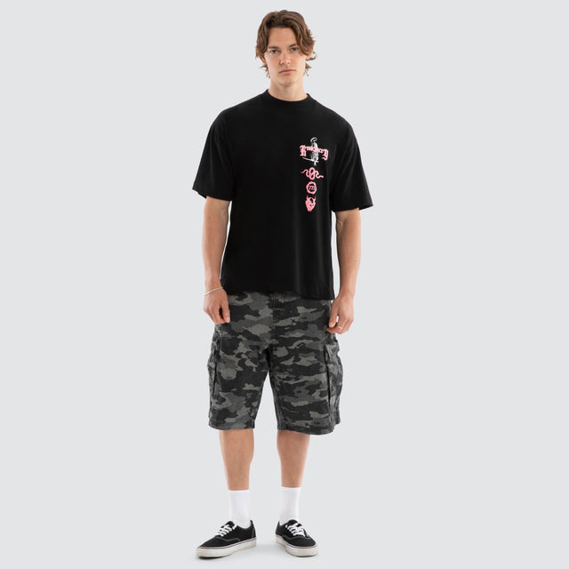 Model wears Zion Street Tee Jet Black T-Shirts Black – image 2