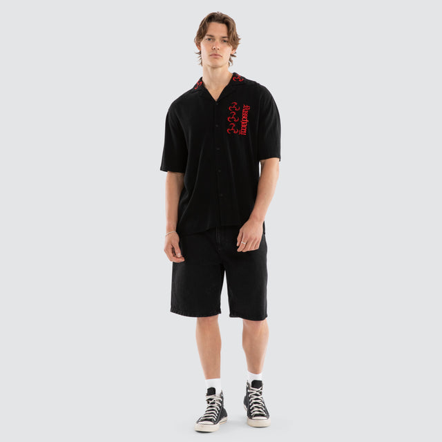 Model wears Shadowrun SS Button Up Shirt Jet Black Short Sleeve Shirts Black – image 5