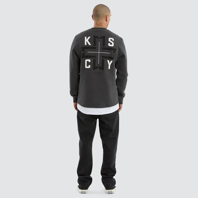 Model wears Roast Layered Sweater Asphalt Jumpers Grey – image 5