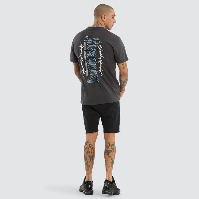 Model wears Risen Relaxed Tee Asphalt T-Shirts Grey – image 5