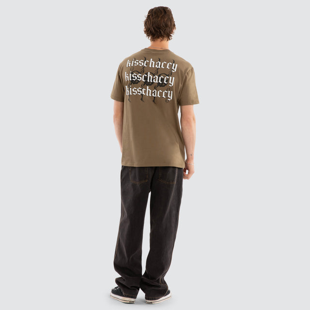 Model wears Fierce Relaxed Tee Military T-Shirts Brown – image 3