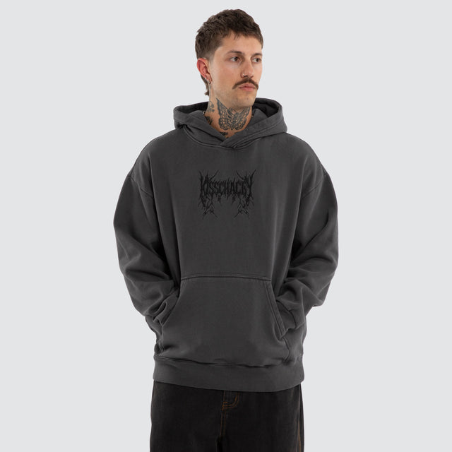 Model wears Renegade Relaxed Hoodie Pigment Asphalt Hoodies Grey – image 3