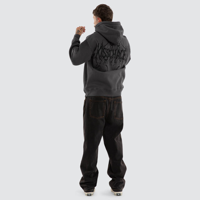 Model wears Renegade Relaxed Hoodie Pigment Asphalt Hoodies Grey – image 4