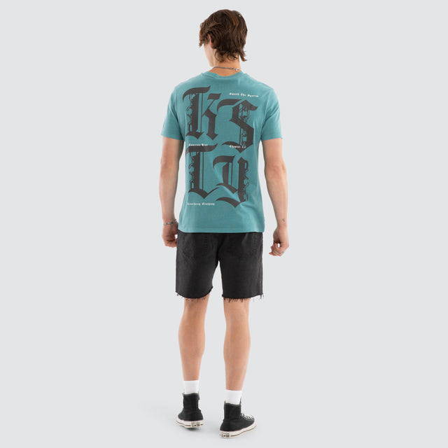 Model wears Mutiny Street Tee Pigment Brittany Blue T-Shirts Blue – image 2