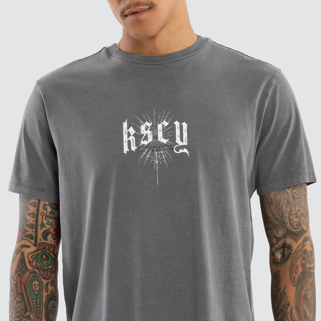 Model wears Winged Dual Curved Tee Pigment Smoked Pearl T-Shirts Grey – image 4