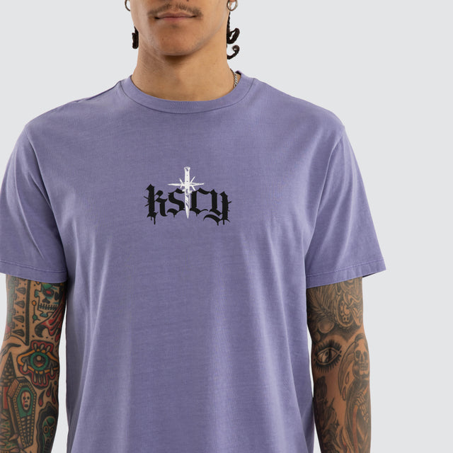 Model wears Virtue Dual Curved Tee Pigment Daybreak T-Shirts Purple – image 4