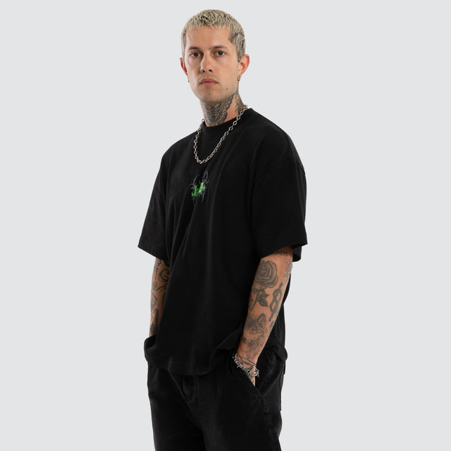 Model wears Sawtooth Street Tee Jet Black T-Shirts Black – image 3