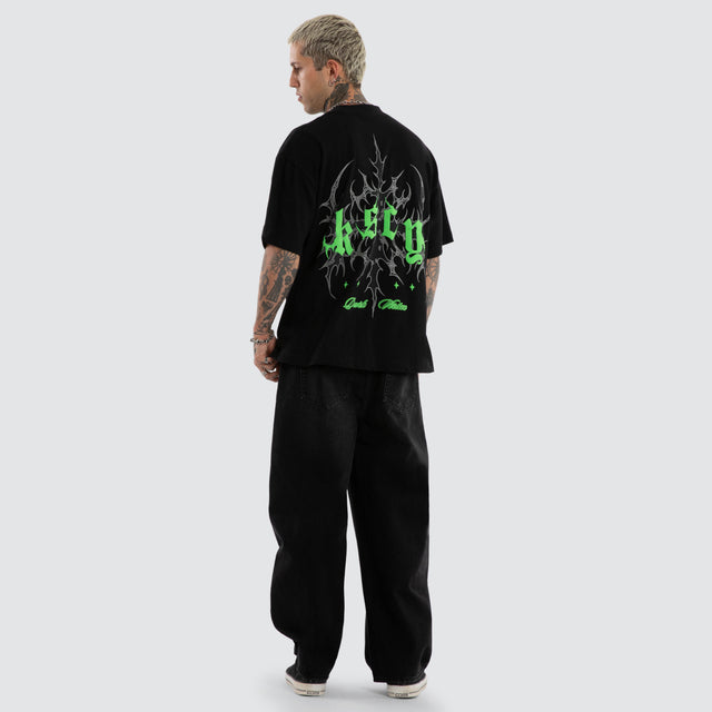 Model wears Sawtooth Street Tee Jet Black T-Shirts Black – image 5