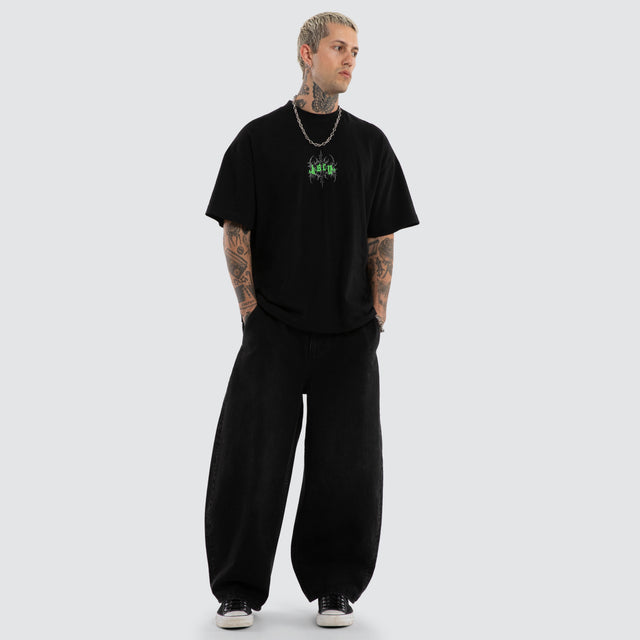 Model wears Sawtooth Street Tee Jet Black T-Shirts Black – image 2