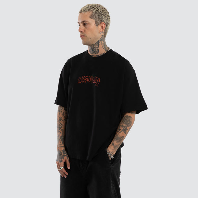 Model wears Overdrive Batwing Tee Jet Black T-Shirts Black – image 4