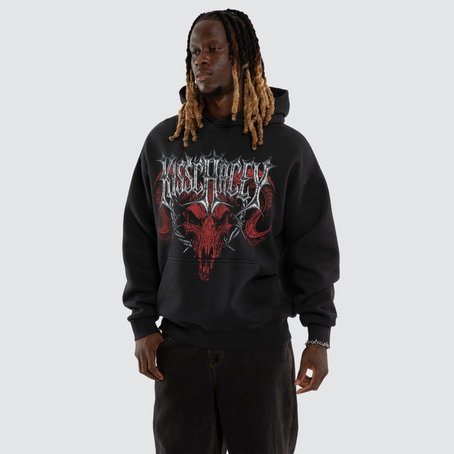 Model wears Scratch Oversized Hoodie Pigment Anthracite Hoodies Black – image 3