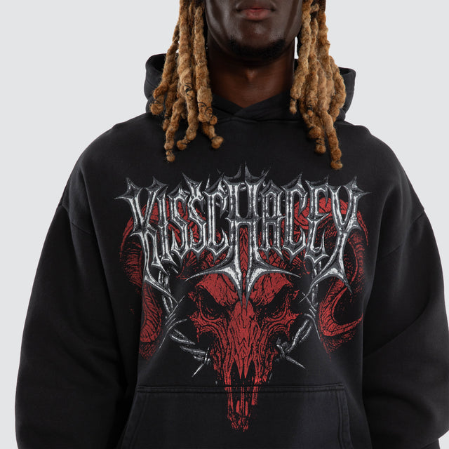 Model wears Scratch Oversized Hoodie Pigment Anthracite Hoodies Black – image 4