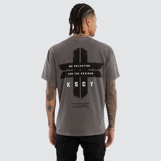 Model wears Endeavour Relaxed Tee Pigment Boulevard T-Shirts Grey – image 1