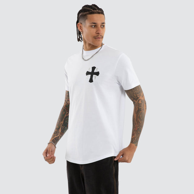 Model wears Requiem Dual Curved Tee Optical White T-Shirts White – image 3