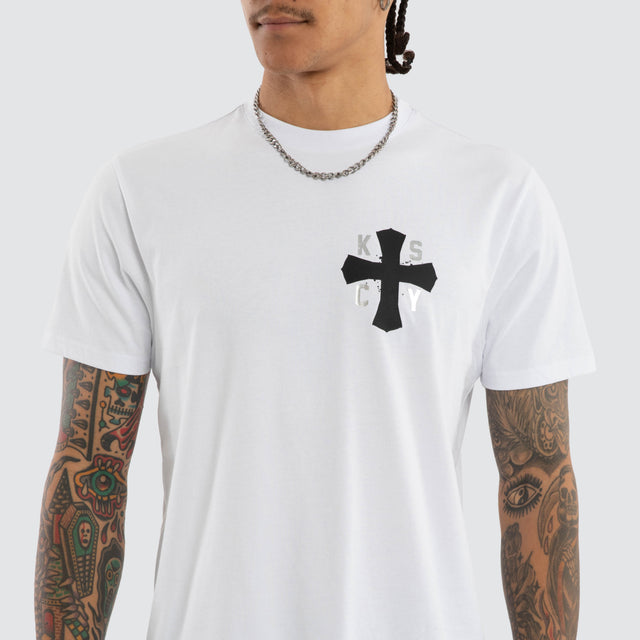 Model wears Requiem Dual Curved Tee Optical White T-Shirts White – image 4