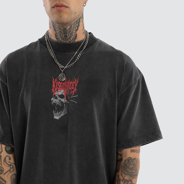 Model wears Mythic Street Tee Snow Anthracite T-Shirts Black – image 6